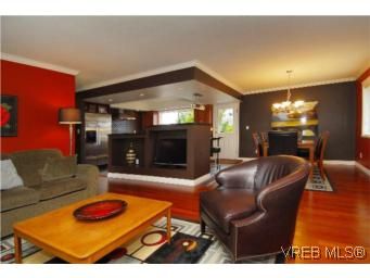 Main Photo: 4042 Hessington Place in VICTORIA: SE Arbutus House for sale (Saanich East)  : MLS®# 532222