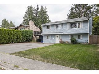 Photo 3: 26522 33 Avenue in Langley: Aldergrove Langley House for sale : MLS®# R2609624