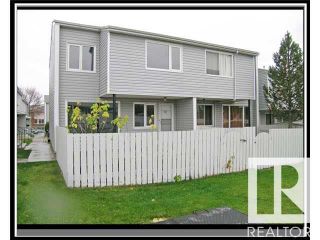 Photo 1: 72 AMBERLY Court in Edmonton: Zone 02 Townhouse for sale : MLS®# E4285394