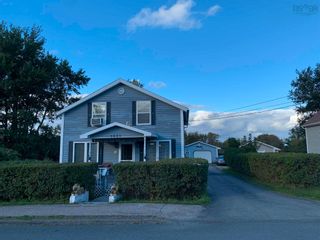 Photo 1: 3665 Emerald Street in New Waterford: 204-New Waterford Residential for sale (Cape Breton)  : MLS®# 202129102