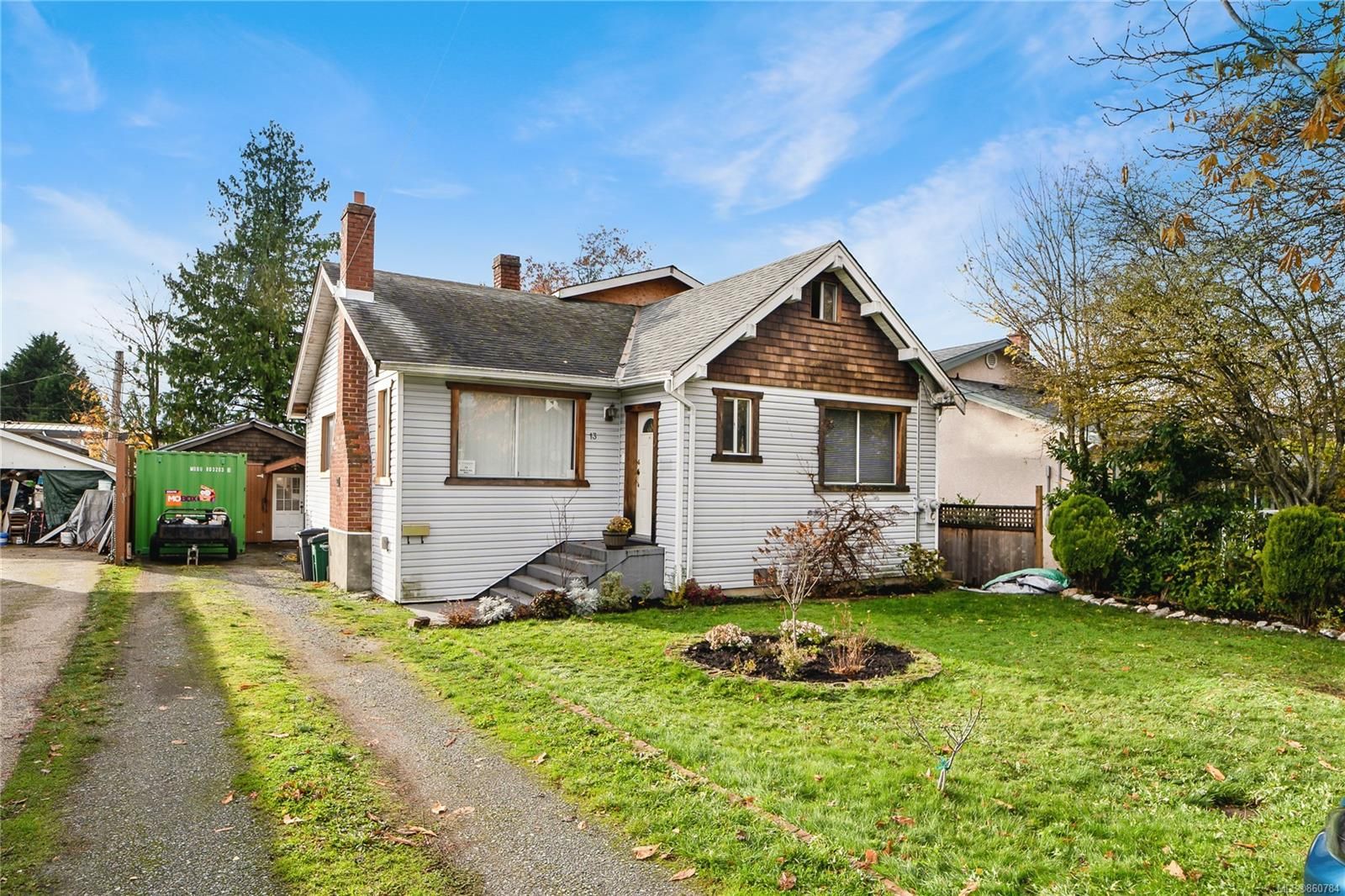 Main Photo: 13 W Maddock Ave in Saanich: SW Gorge House for sale (Saanich West)  : MLS®# 860784