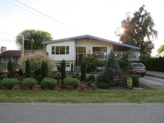 Photo 1: 4187 ECKERT Street in Chilliwack: Yarrow House for sale : MLS®# R2850463