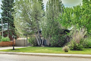 Photo 2: 20 Southampton Drive SW in Calgary: Southwood Detached for sale : MLS®# A1116477
