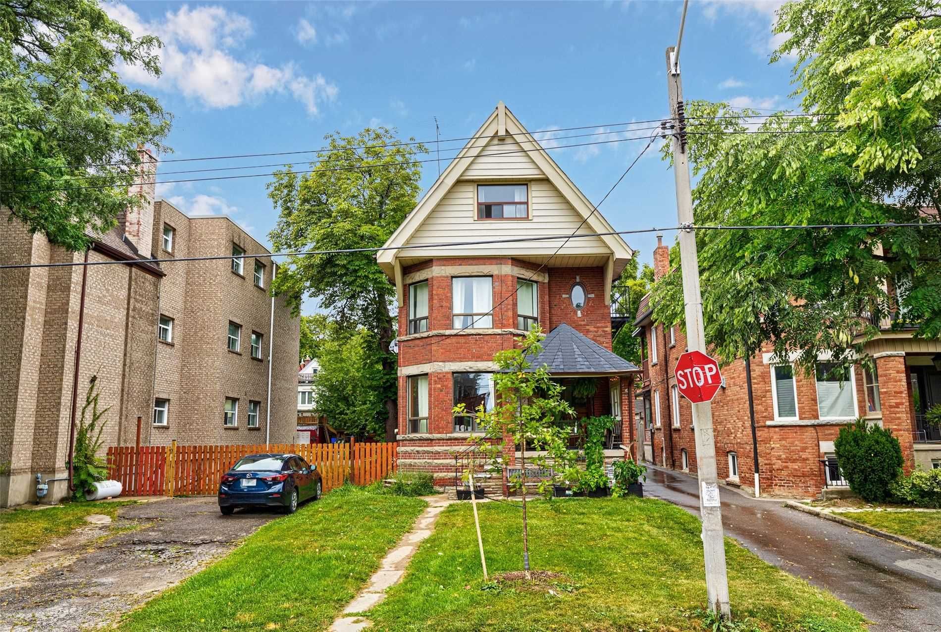 Main Photo: 3 40 Harvard Avenue in Toronto: Roncesvalles House (3-Storey) for lease (Toronto W01)  : MLS®# W5353365