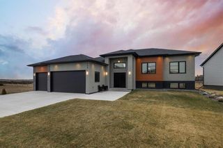 Photo 1: 129 Wyndham Estate Drive in Steinbach: Clearspring Greens Residential for sale (R16)  : MLS®# 202320076