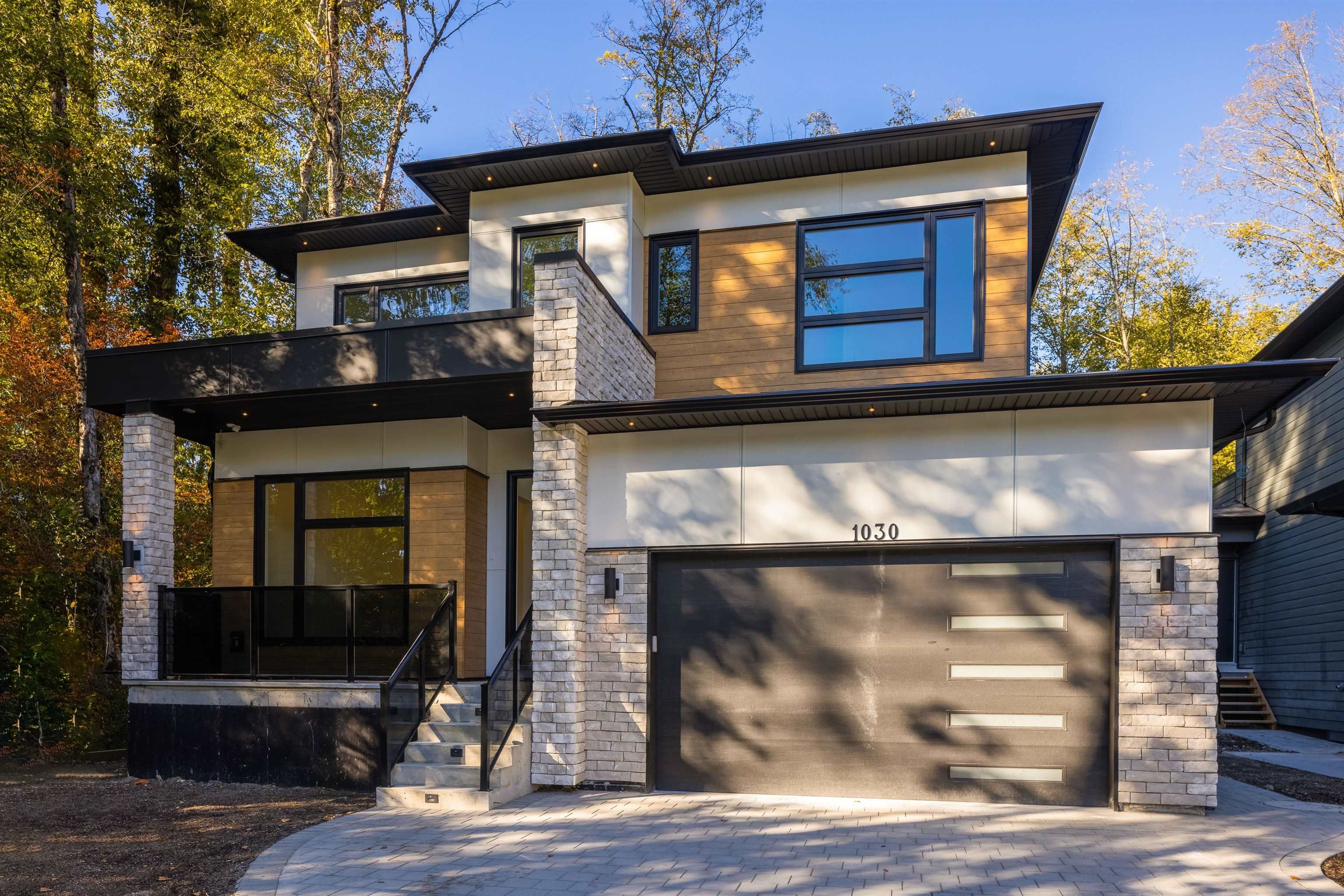 Main Photo: 1030 RAVEN Drive in Squamish: Brennan Center House for sale : MLS®# R2825711