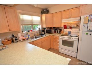 Photo 7: 3372 Shelbourne St in VICTORIA: SE Cedar Hill Half Duplex for sale (Saanich East)  : MLS®# 707040