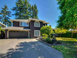 Photo 2: 5812 185A STREET in Surrey: Cloverdale BC House for sale (Cloverdale)  : MLS®# R2335126