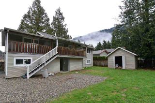 Photo 3: 480 PINE Avenue: Harrison Hot Springs House for sale : MLS®# R2093271