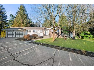 Photo 1: 2921 LAURNELL CRESCENT in Abbotsford: House for sale : MLS®# R2859783