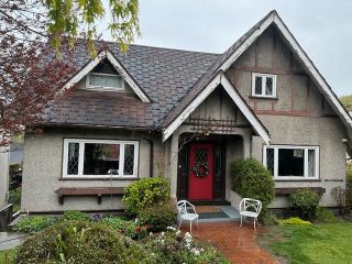 Main Photo: 4309 LOCARNO Crescent in Vancouver: Point Grey House for sale (Vancouver West)  : MLS®# R2879222