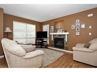 Photo 3: 82 20350 68TH Avenue in Langley: Willoughby Heights Townhouse for sale in "SUNRIDGE" : MLS®# F1402923