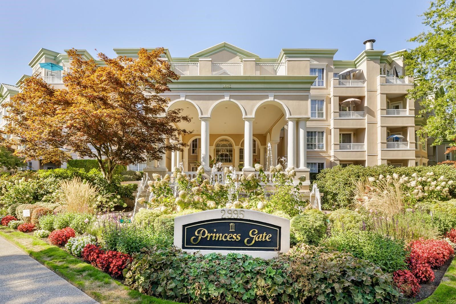 Main Photo: 121 2995 PRINCESS Crescent in Coquitlam: Canyon Springs Condo for sale in "PRINCESS GATE" : MLS®# R2732848