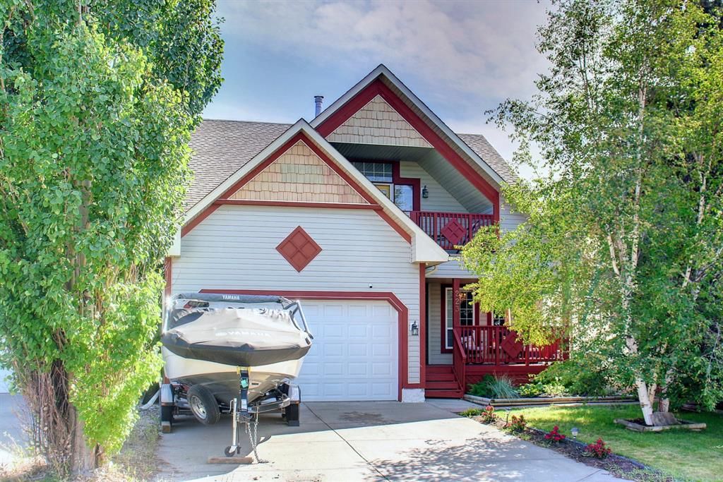 Main Photo: 223 LAKEVIEW Cove: Chestermere Detached for sale : MLS®# A1246118