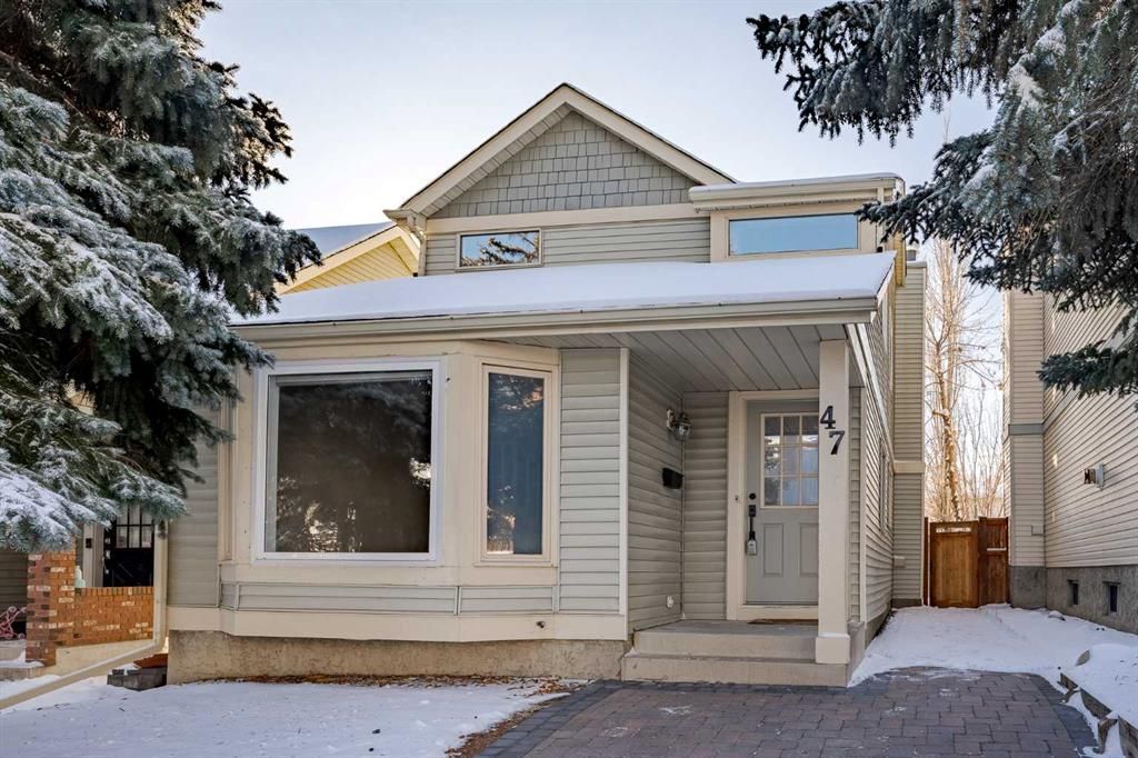 Main Photo: 47 Strathearn Crescent SW in Calgary: Strathcona Park Detached for sale : MLS®# A2105994