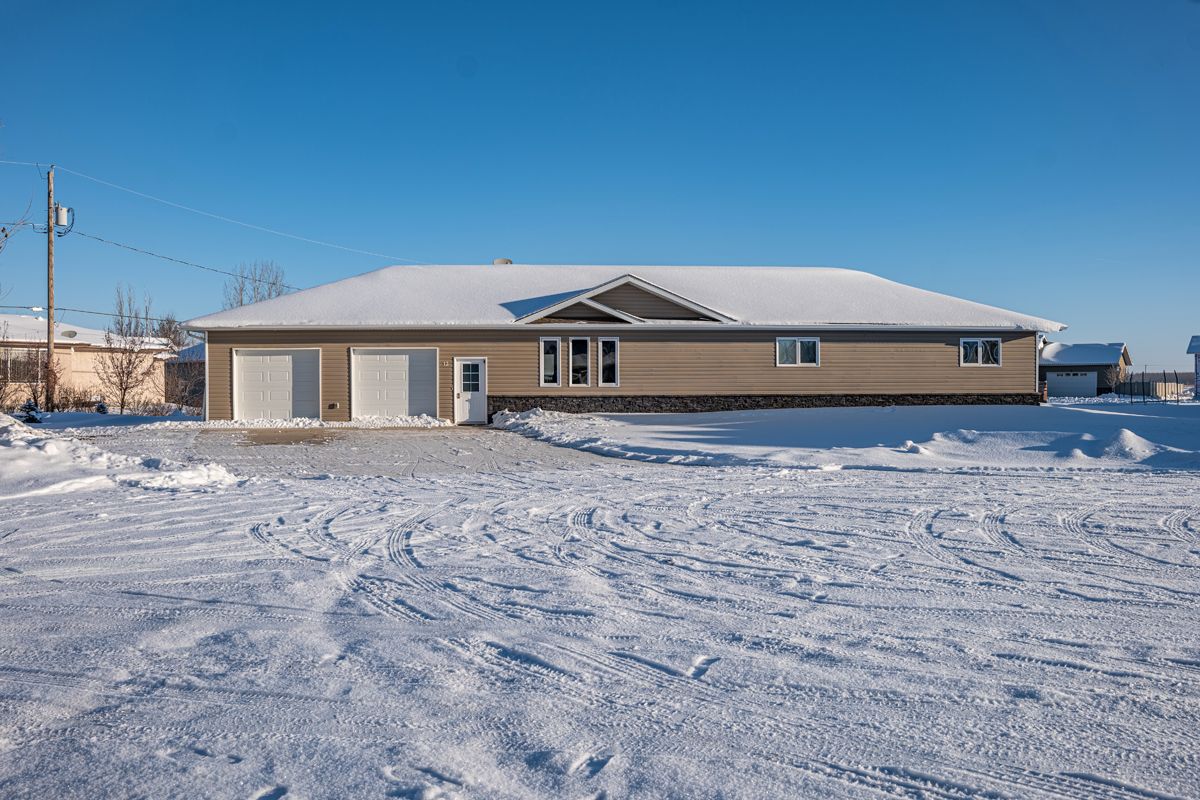 Main Photo: 12 Critchlow Bay in Macgregor: House for sale : MLS®# 202300597