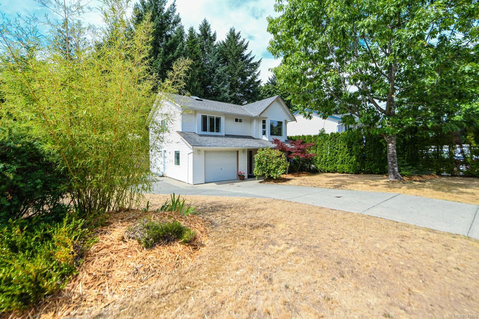 Main Photo: 2253 Walbran Dr in Courtenay: CV Courtenay East House for sale (Comox Valley)  : MLS®# 943859
