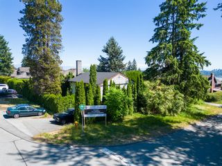 Photo 2: 1002 DANSEY Avenue in Coquitlam: Central Coquitlam House for sale : MLS®# R2784121
