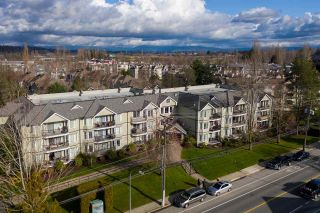 Photo 1: 311 20881 56 Avenue in Langley: Langley City Condo for sale in "Roberts Court" : MLS®# R2437308
