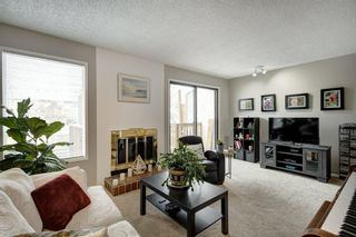 Photo 3: 143 Woodvale Bay SW in Calgary: Woodlands Row/Townhouse for sale : MLS®# A2022754