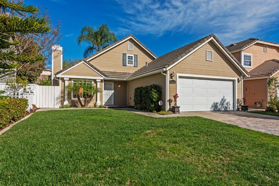 Main Photo: CARMEL MOUNTAIN RANCH House for sale : 3 bedrooms : 11234 Pinestone Court in San Diego