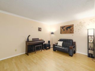 Photo 3: 4 9151 FOREST GROVE Drive in Burnaby: Forest Hills BN Townhouse for sale in "ROSSMOOR" (Burnaby North)  : MLS®# R2499392
