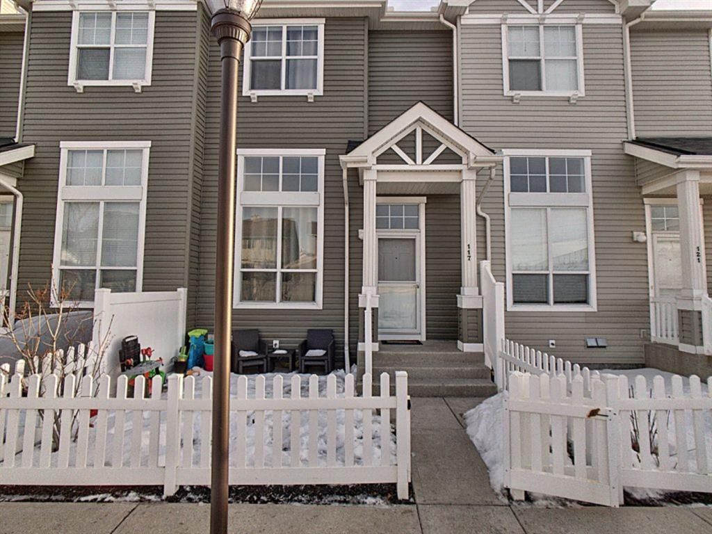 Main Photo: 117 Elgin Gardens SE in Calgary: McKenzie Towne Row/Townhouse for sale : MLS®# A1060562