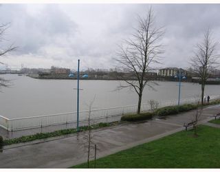 Photo 13: 205 1150 QUAYSIDE Drive in New_Westminster: Quay Condo for sale in "The Westport" (New Westminster)  : MLS®# V701557