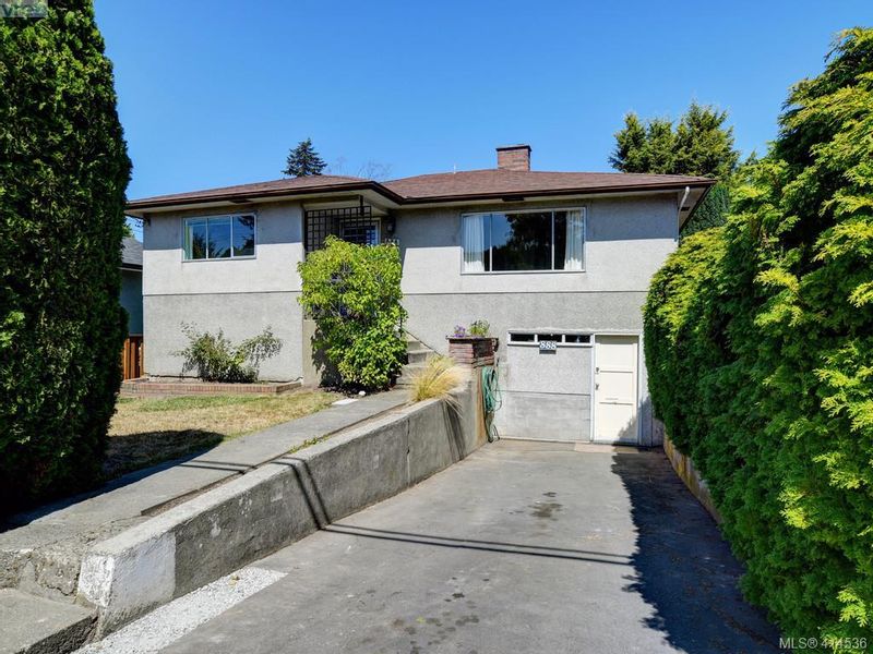 FEATURED LISTING: 888 Darwin Ave VICTORIA