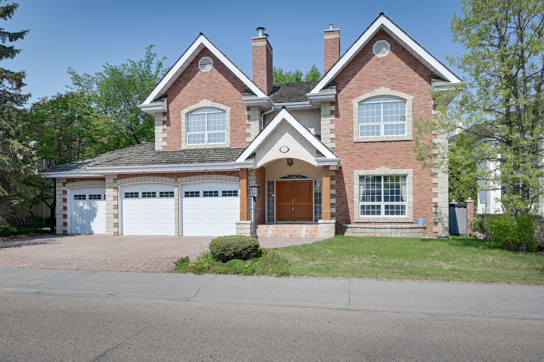 Main Photo: 522 Heffernan Drive in Edmonton: House for sale