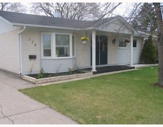 Photo 1: 115 PEMBRIDGE Bay in WINNIPEG: St Vital Residential for sale (South East Winnipeg)  : MLS®# 2918052