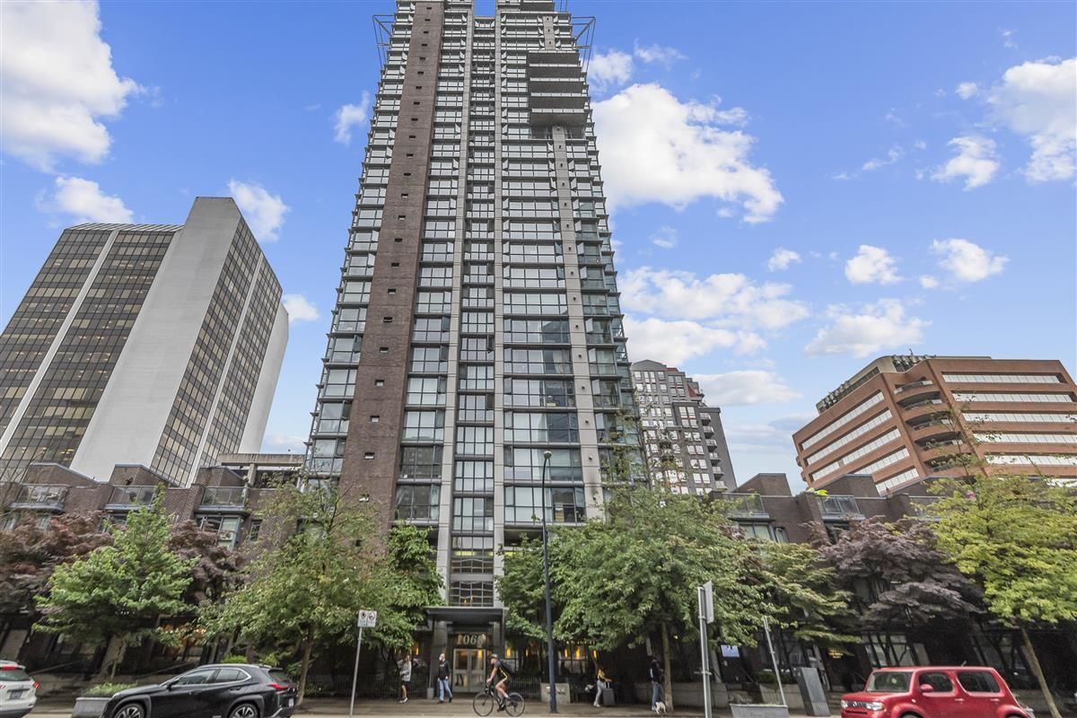 Main Photo: 1802 1068 HORNBY Street in Vancouver: Downtown VW Condo for sale in "The Canadian at Wall Centre" (Vancouver West)  : MLS®# R2609425