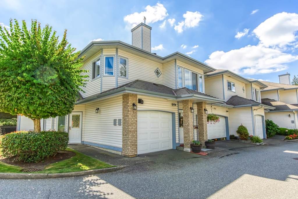 Photo 1: Photos: 1 21579 88B Avenue in Langley: Walnut Grove Townhouse for sale in "Carriage Park" : MLS®# R2494791