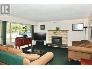 Photo 1: 6453 PARK Drive in Oliver: House for sale : MLS®# 10308375