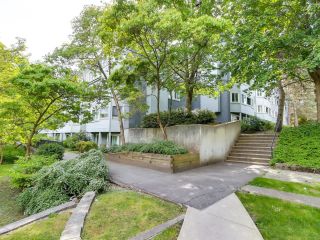 Main Photo: 202 9890 MANCHESTER Drive in Burnaby: Cariboo Condo for sale in "BROOKSIDE COURT" (Burnaby North)  : MLS®# R2705271