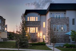 Photo 2: 9 Quarry Gate SE in Calgary: Douglasdale/Glen Row/Townhouse for sale : MLS®# A2053745