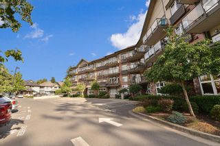 Photo 1: 304 2220 Sooke Rd in Colwood: Co Hatley Park Condo for sale : MLS®# 883959
