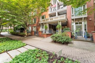 Photo 1: 201 2628 YEW Street in Vancouver: Kitsilano Condo for sale in "CONNAUGHT PLACE" (Vancouver West)  : MLS®# R2809457