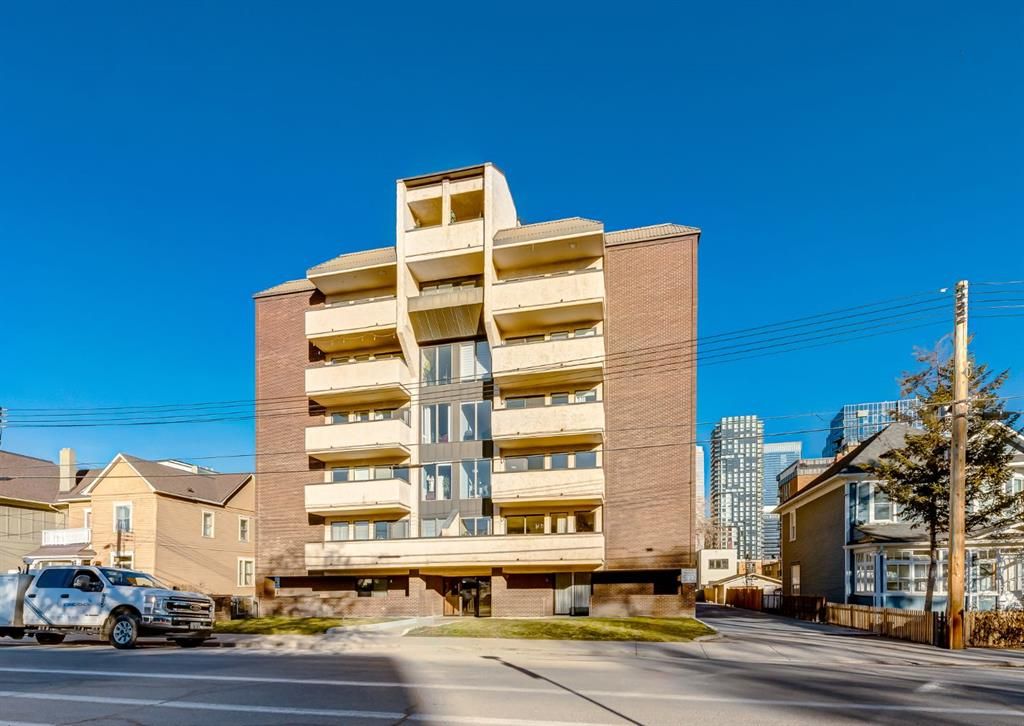 Main Photo: 203 330 15 Avenue SW in Calgary: Beltline Apartment for sale : MLS®# A2093426