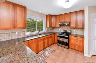 Photo 9: 1179 Sunnybank Crt in VICTORIA: SE Sunnymead House for sale (Saanich East)  : MLS®# 821175