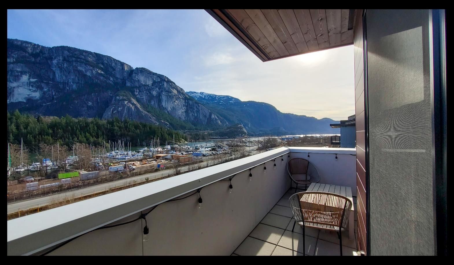Main Photo: 612 37881 CLEVELAND Avenue in Squamish: Downtown SQ Condo for sale in "DOWNTOWN" : MLS®# R2651948