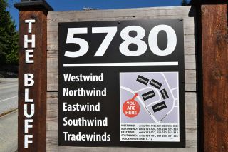 Photo 3: 10 5780 TRAIL Avenue in Sechelt: Sechelt District Condo for sale in "Tradewinds" (Sunshine Coast)  : MLS®# R2476578