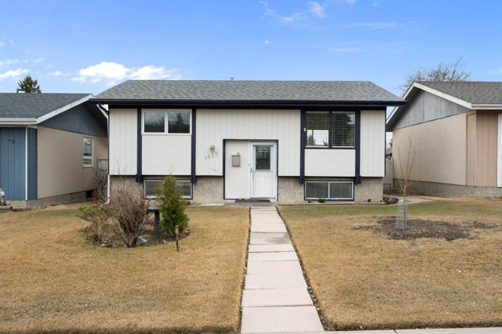 Main Photo: 1835 76 Avenue SE in Calgary: Ogden Detached for sale : MLS®# A1199688