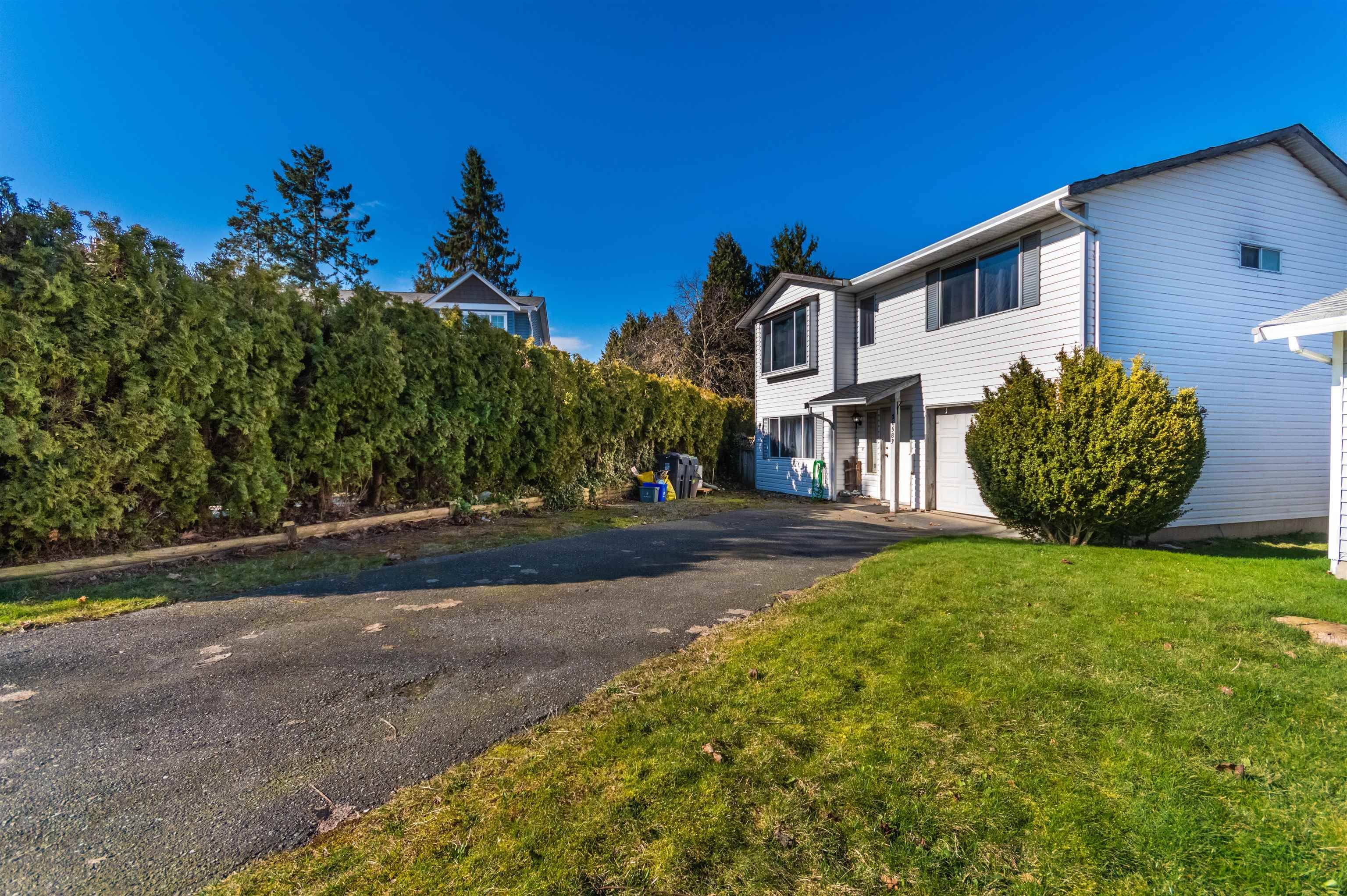 Main Photo: 26583 30A Avenue in Langley: Aldergrove Langley House for sale : MLS®# R2654252