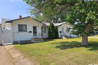 Photo 2: 260 11th Avenue Northeast in Swift Current: North East Residential for sale : MLS®# SK933263