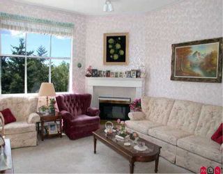 Photo 2: 303 5955 177B ST in Surrey: Cloverdale BC Condo for sale in "WINDSOR PLACE" (Cloverdale)  : MLS®# F2514916
