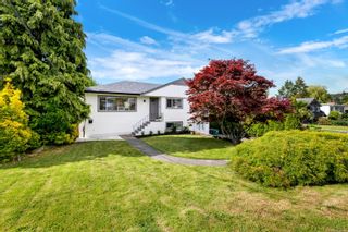 Main Photo: 1045 Nicholson St in Saanich: SE Lake Hill Single Family Residence for sale (Saanich East)  : MLS®# 965165