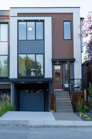 Photo 3: 106 38A Avenue SW in Calgary: Parkhill Semi Detached (Half Duplex) for sale : MLS®# A1250340