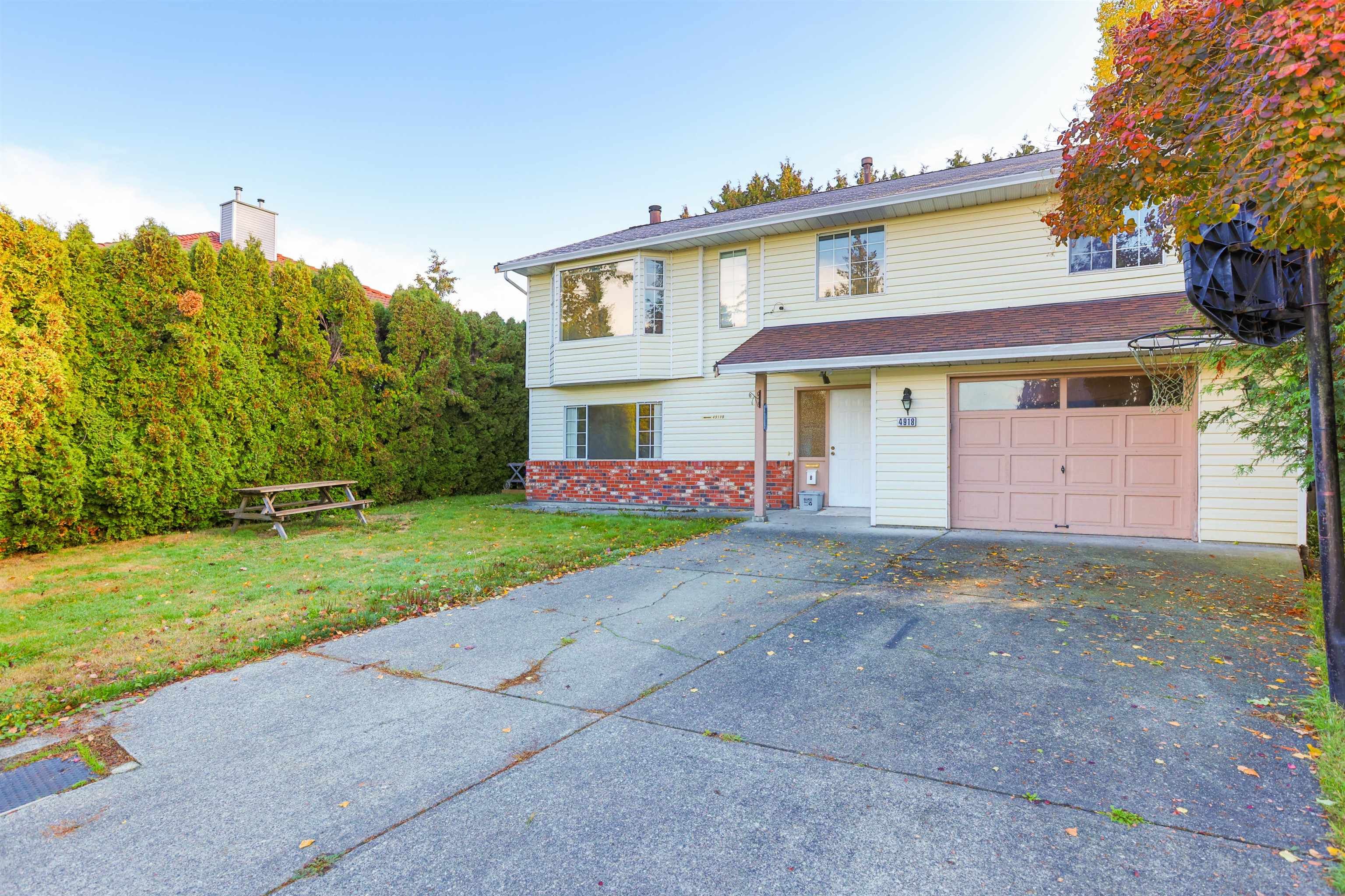 Main Photo: 4918 59A Street in Delta: Hawthorne House for sale (Ladner)  : MLS®# R2736881