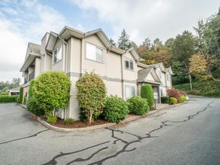 Photo 1: 5 9913 QUARRY Road in Chilliwack: Chilliwack Proper East Townhouse for sale in "Briarwood" : MLS®# R2796348